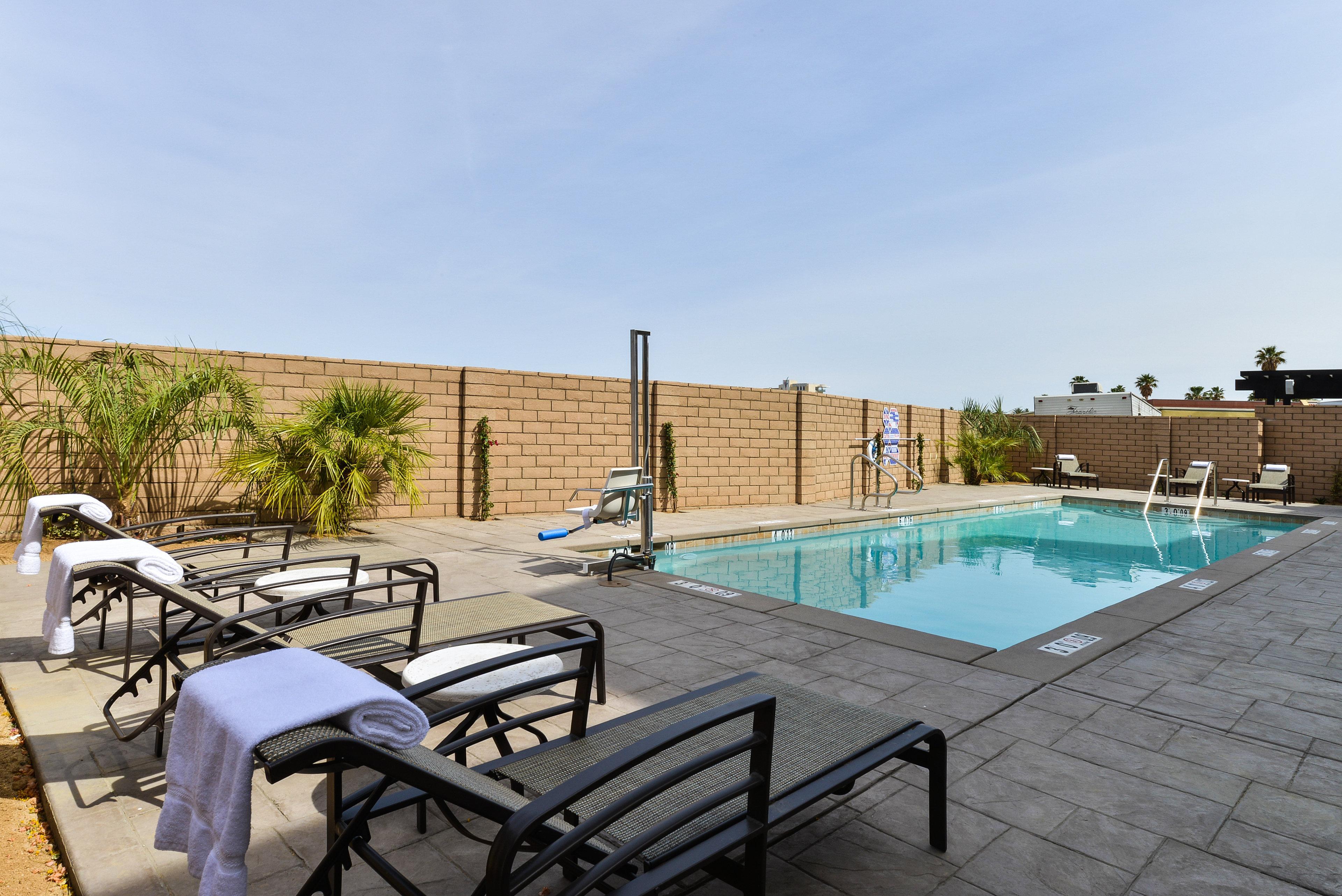 Express & - Coachella Valley By Ihg Hotel