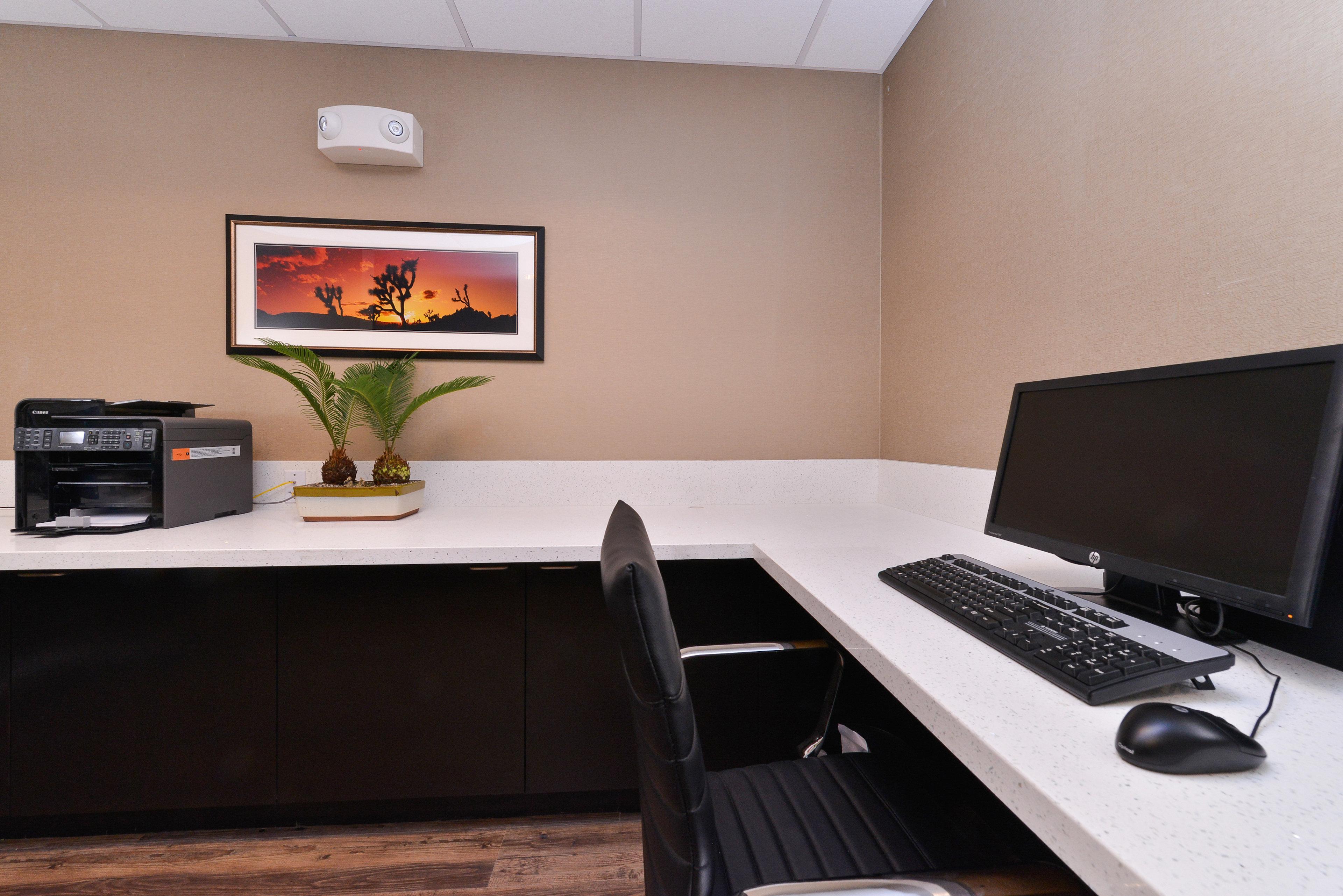 Express & - Coachella Valley By Ihg Hotel